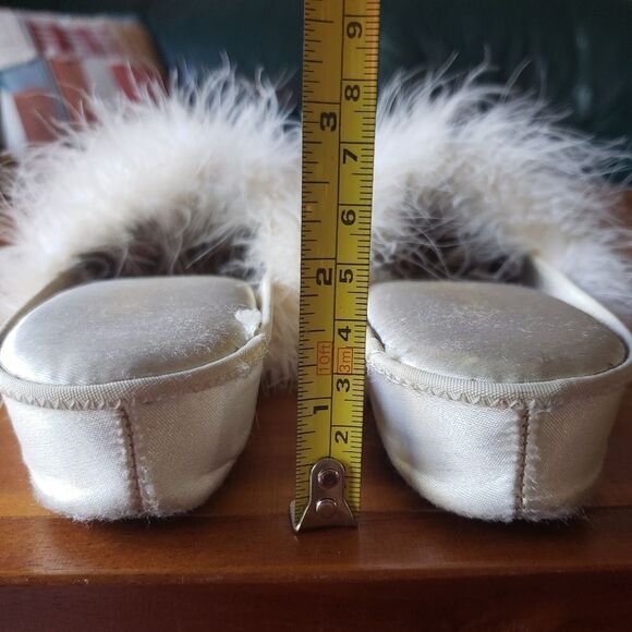 VINTAGE fuzzy slippers - Picture 12 of 14